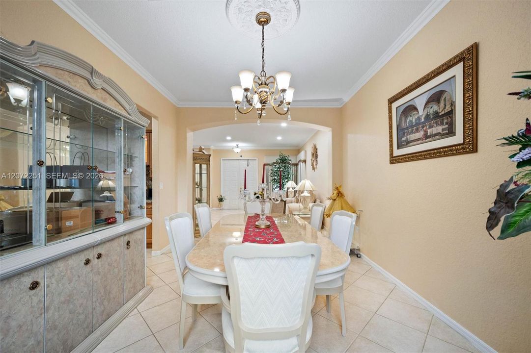 For Sale: $1,100,000 (6 beds, 4 baths, 4036 Square Feet)