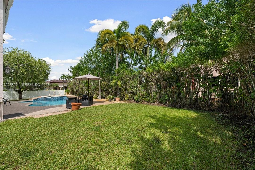 For Sale: $1,100,000 (6 beds, 4 baths, 4036 Square Feet)