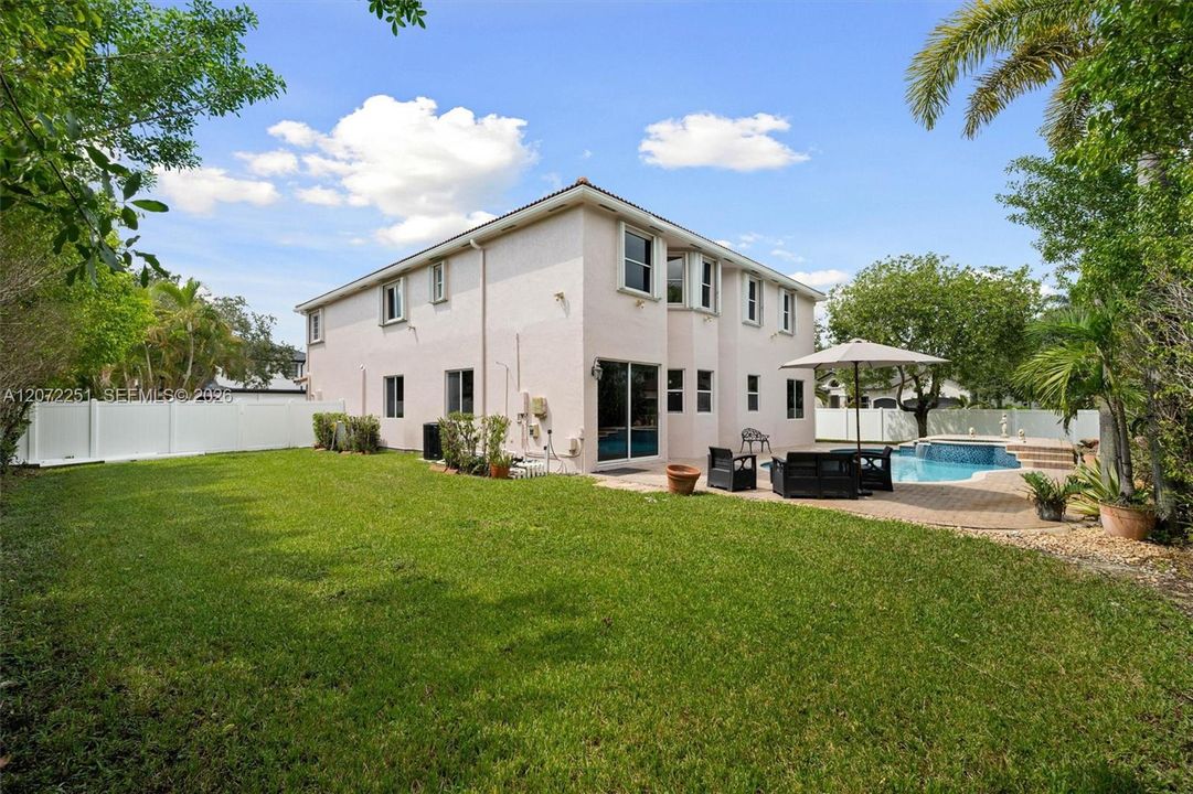 For Sale: $1,100,000 (6 beds, 4 baths, 4036 Square Feet)