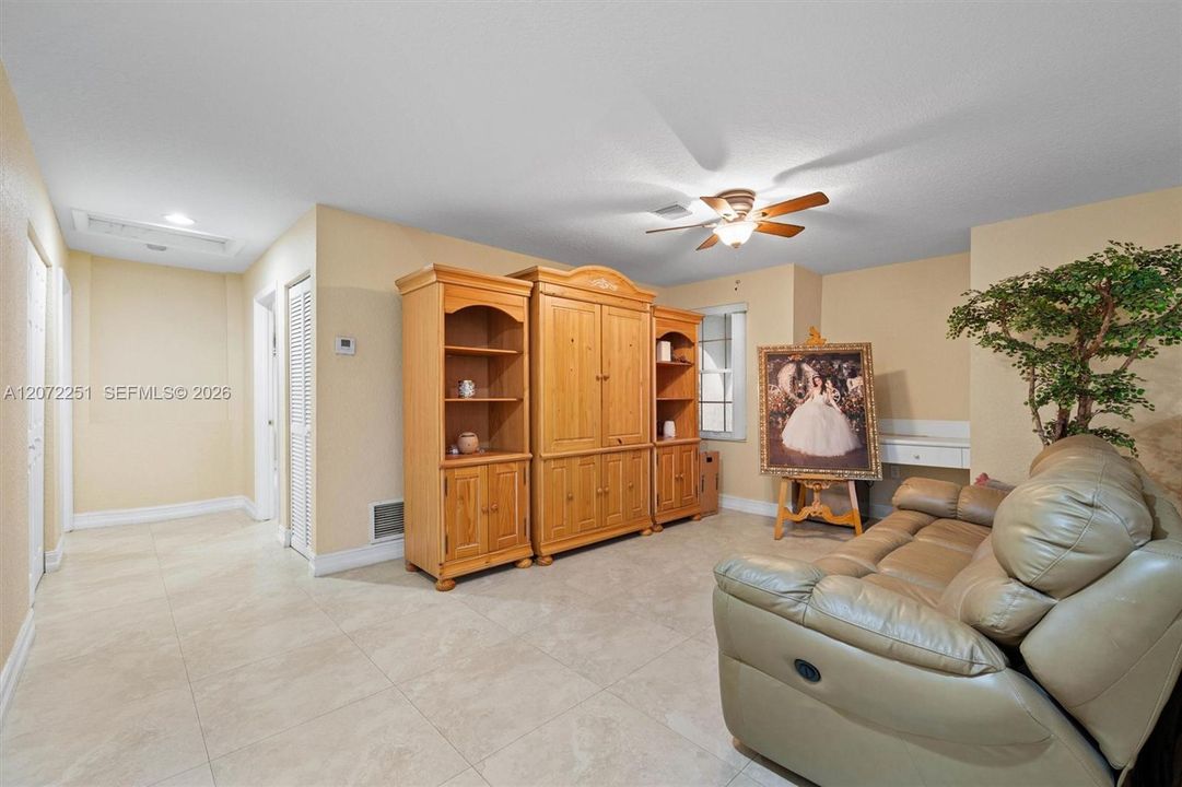 For Sale: $1,100,000 (6 beds, 4 baths, 4036 Square Feet)