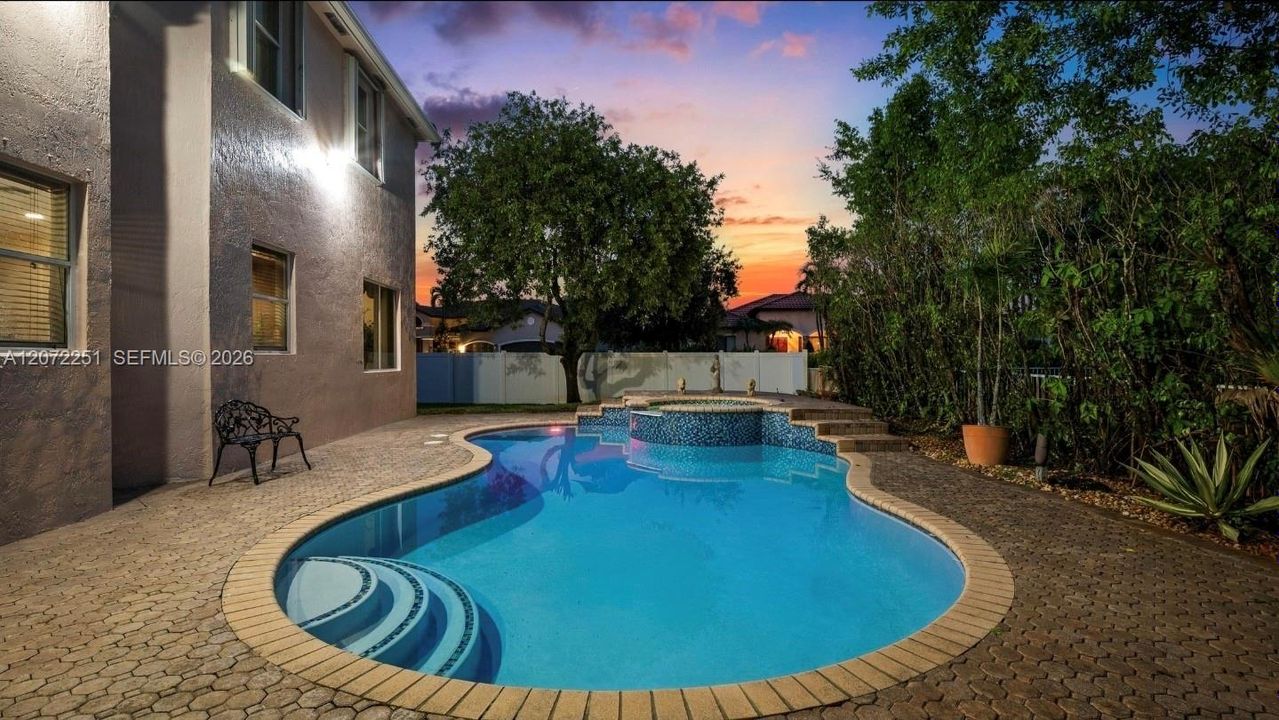 En Venta: $1,100,000 (6 camas, 4 baños, 4036 Pies cuadrados)