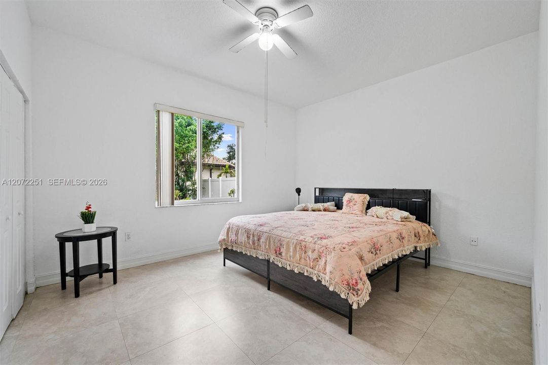 For Sale: $1,100,000 (6 beds, 4 baths, 4036 Square Feet)