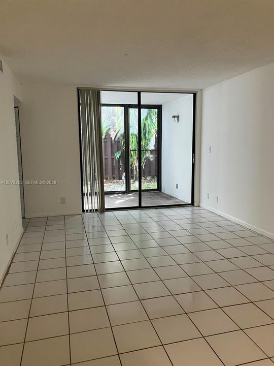 В аренду: $1,950 (2 спален, 2 ванн, 890 Квадратных фут)