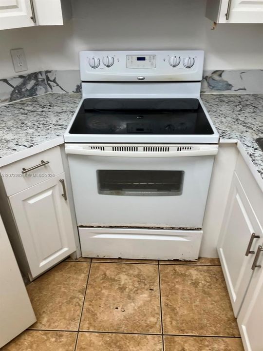 В аренду: $1,950 (2 спален, 2 ванн, 890 Квадратных фут)