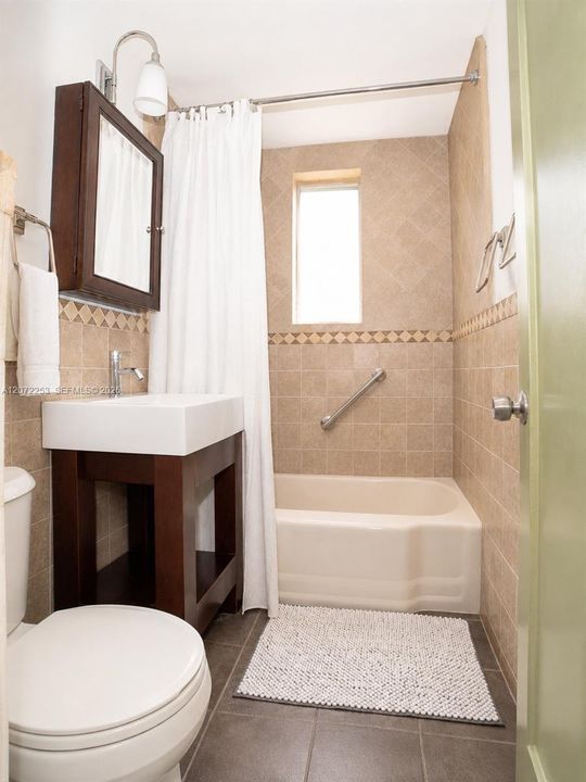 For Sale: $425,000 (2 beds, 2 baths, 1150 Square Feet)