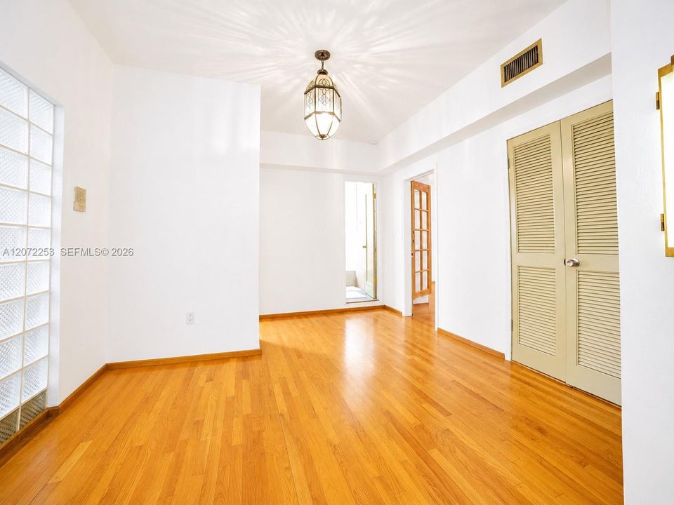 For Sale: $425,000 (2 beds, 2 baths, 1150 Square Feet)