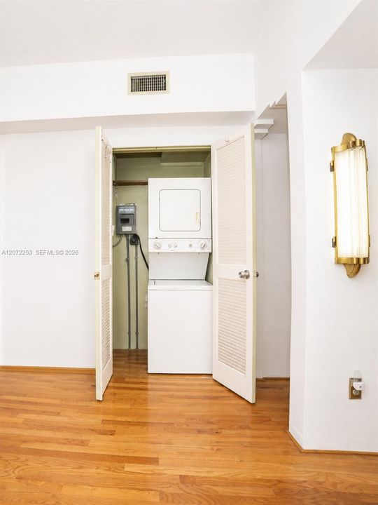 For Sale: $425,000 (2 beds, 2 baths, 1150 Square Feet)
