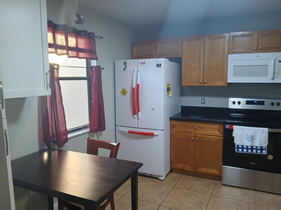 Eat-in Kitchen