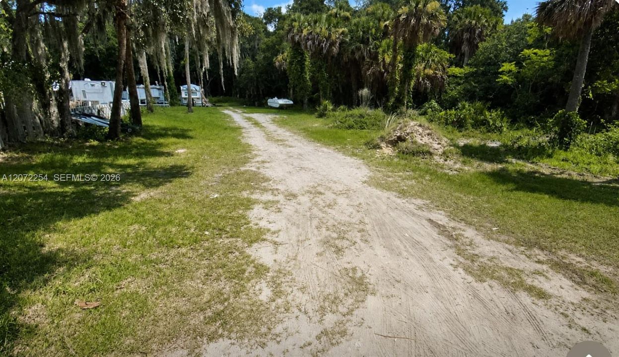 На продажу: $68,000 (0.11 acres)