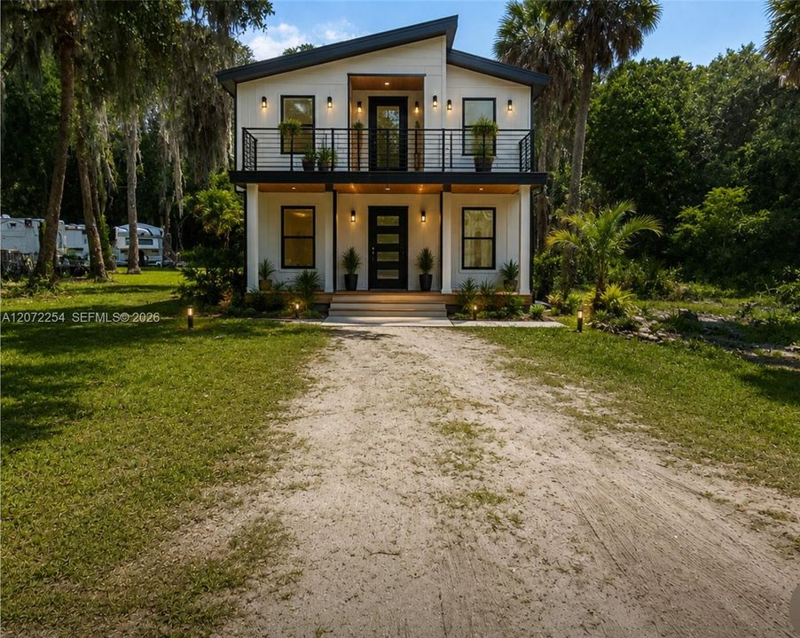 На продажу: $68,000 (0.11 acres)