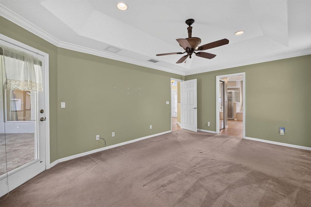 24 - Master Bedroom (3)