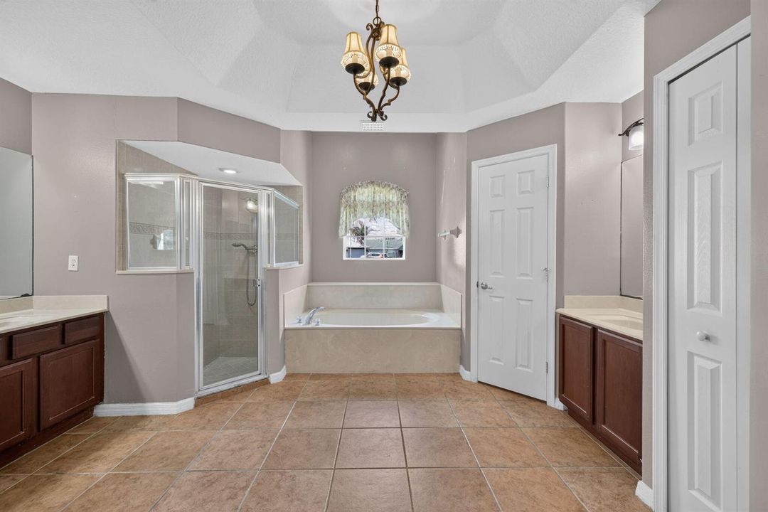 25 - Master Bathroom (1)