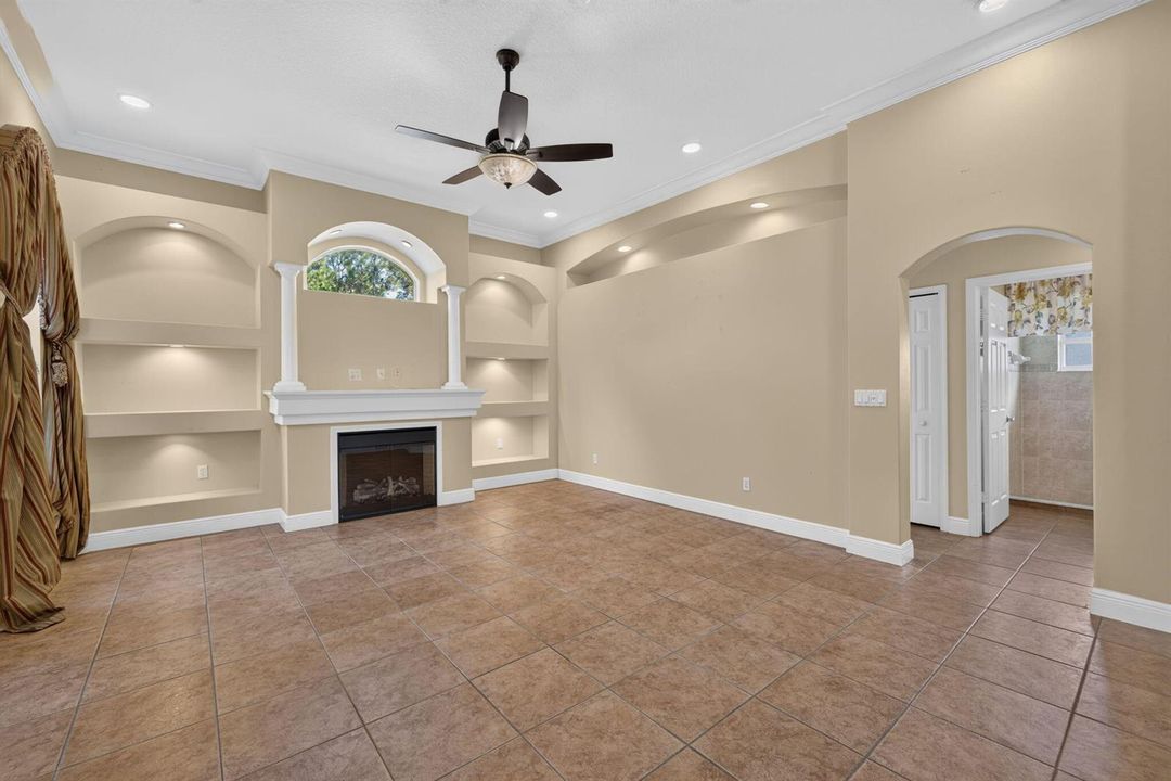 19 - Family Room (3)