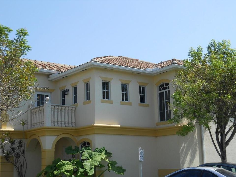 SIDE VIEW
