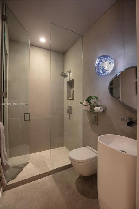 For Rent: $36,000 (3 beds, 3 baths, 1945 Square Feet)