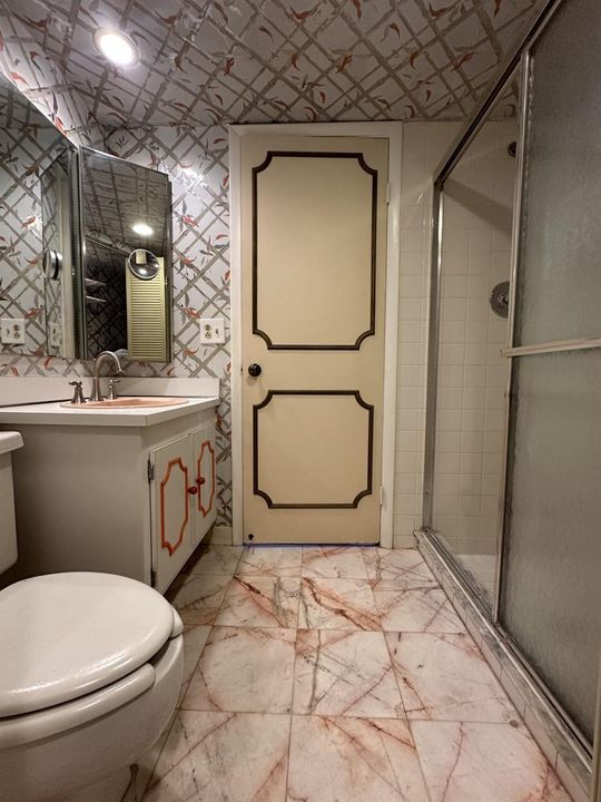 1st Floor Bathroom