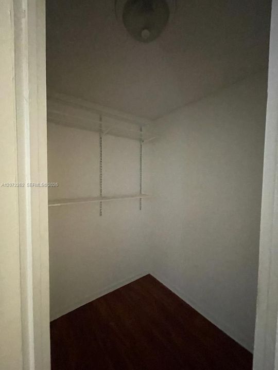 For Rent: $1,850 (1 beds, 1 baths, 750 Square Feet)