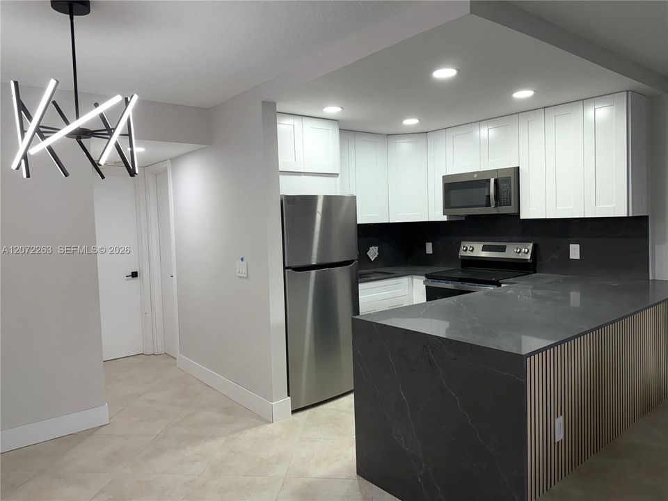 For Sale: $114,500 (1 beds, 1 baths, 585 Square Feet)