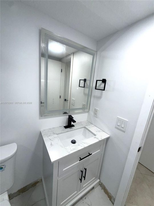 For Sale: $114,500 (1 beds, 1 baths, 585 Square Feet)