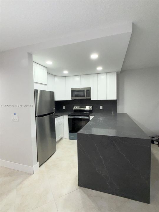 For Sale: $114,500 (1 beds, 1 baths, 585 Square Feet)
