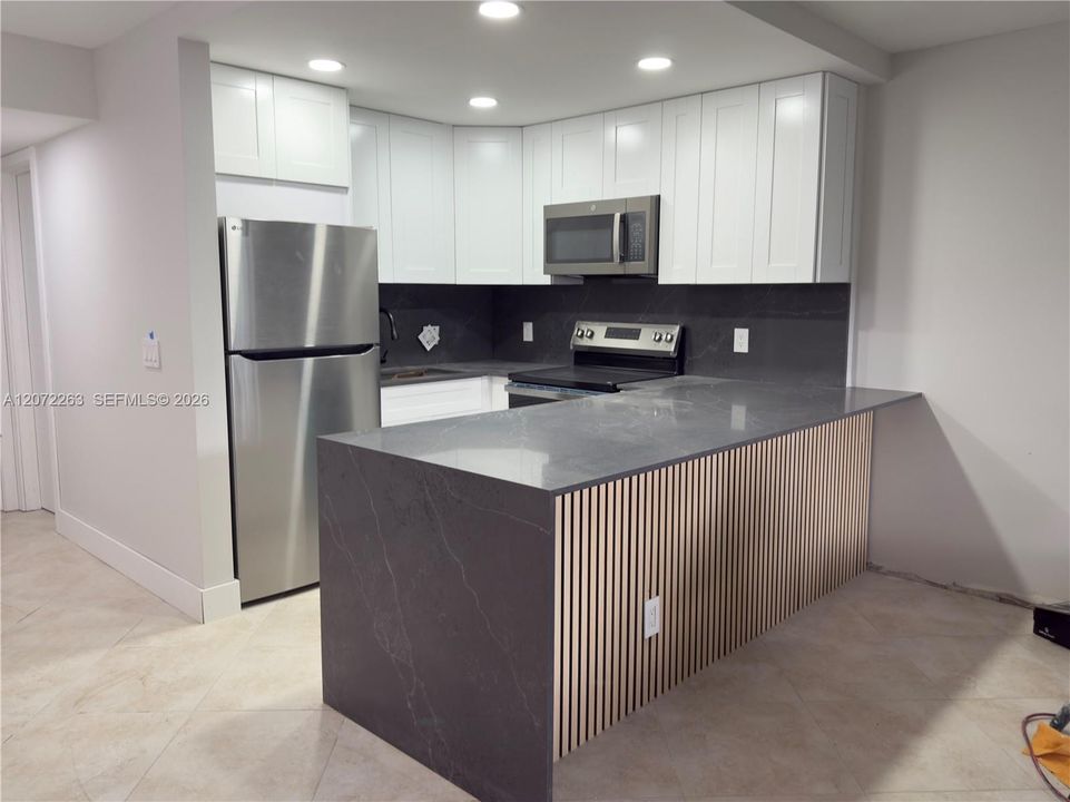 For Sale: $114,500 (1 beds, 1 baths, 585 Square Feet)