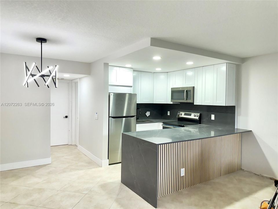 For Sale: $114,500 (1 beds, 1 baths, 585 Square Feet)