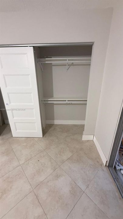 For Sale: $114,500 (1 beds, 1 baths, 585 Square Feet)