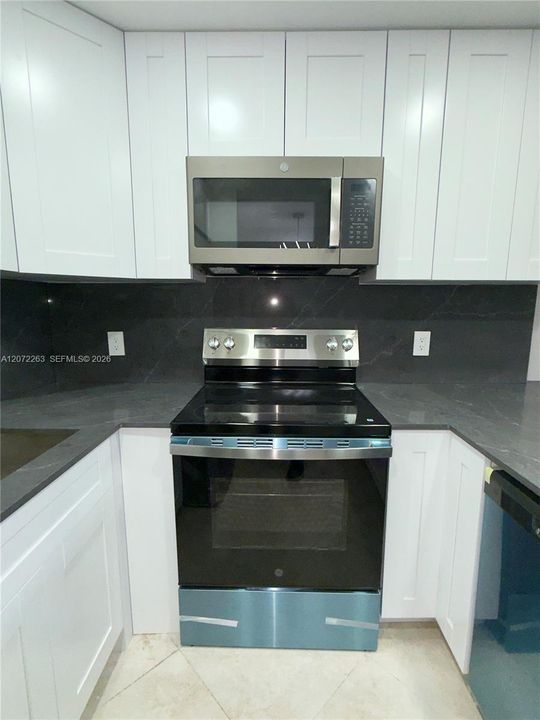For Sale: $114,500 (1 beds, 1 baths, 585 Square Feet)