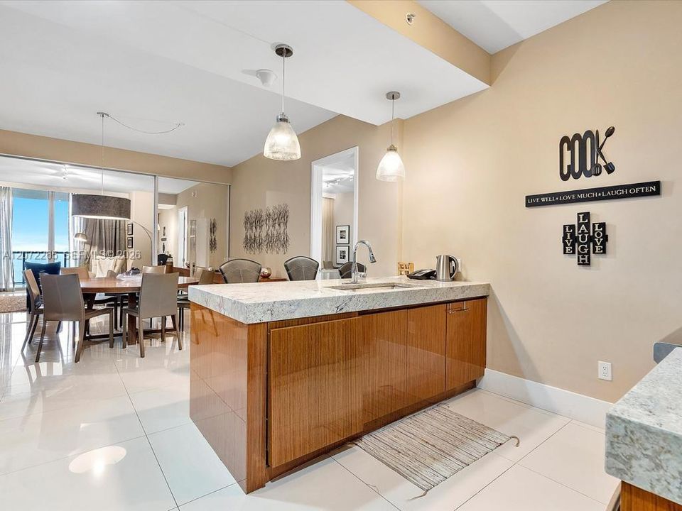 For Rent: $35,000 (2 beds, 2 baths, 1685 Square Feet)
