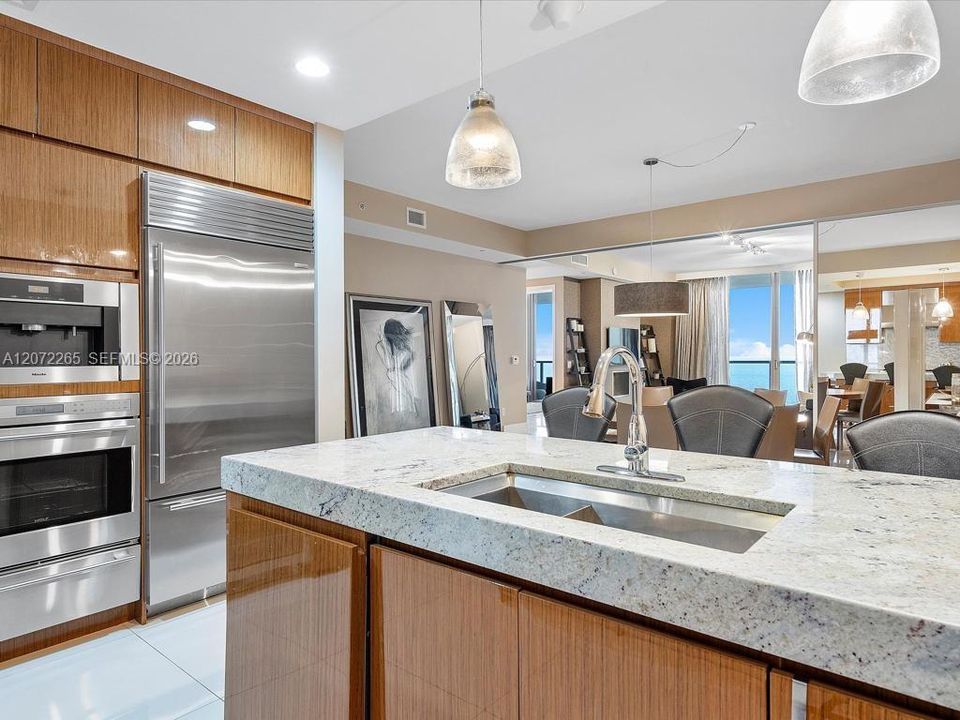 For Rent: $35,000 (2 beds, 2 baths, 1685 Square Feet)