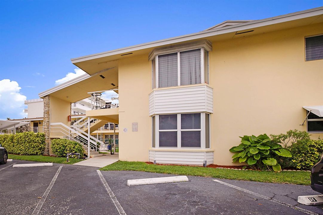 1110 N Riverside Drive 12 B-17