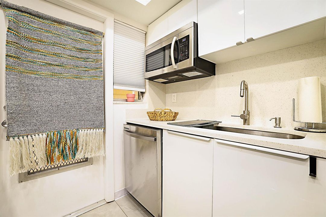 1110 N Riverside Drive 12 B-11 (1)