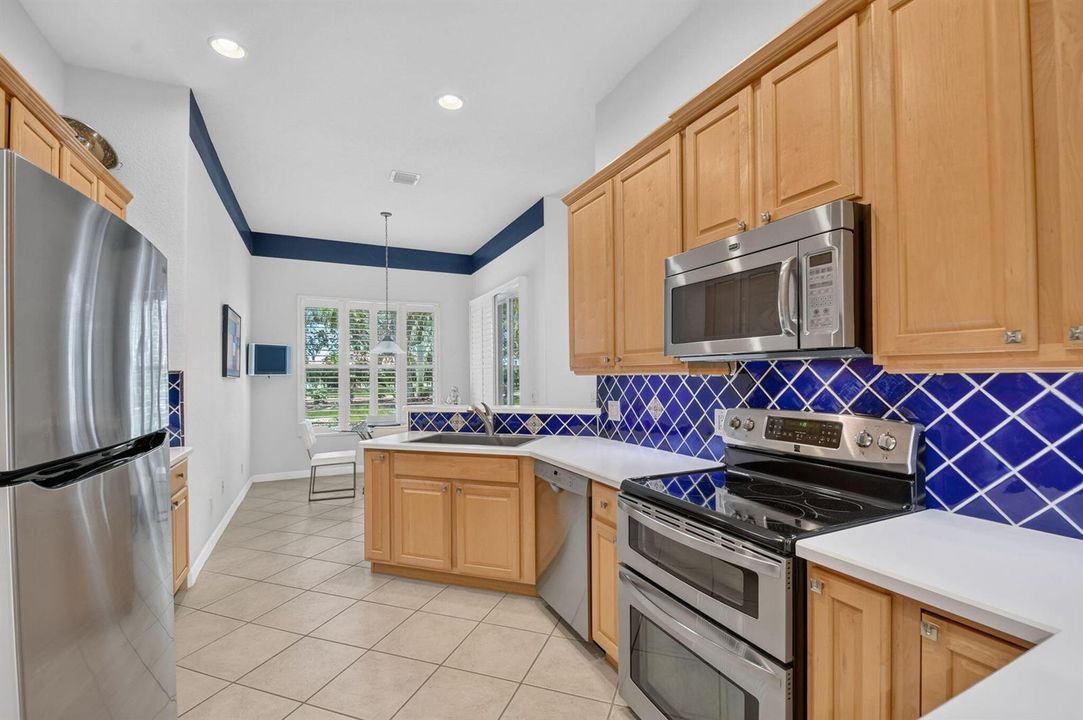 Large Eat-In-Kitchen