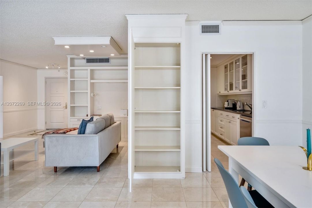 En Venta: $1,695,000 (2 camas, 2 baños, 1688 Pies cuadrados)