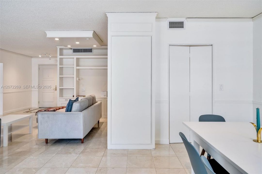 En Venta: $1,695,000 (2 camas, 2 baños, 1688 Pies cuadrados)