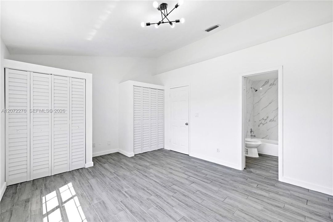 For Sale: $389,000 (2 beds, 1 baths, 1120 Square Feet)