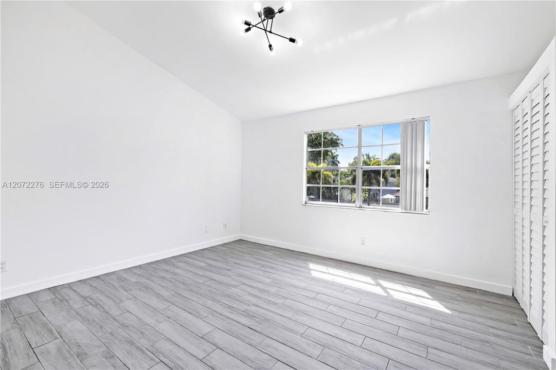 For Sale: $389,000 (2 beds, 1 baths, 1120 Square Feet)