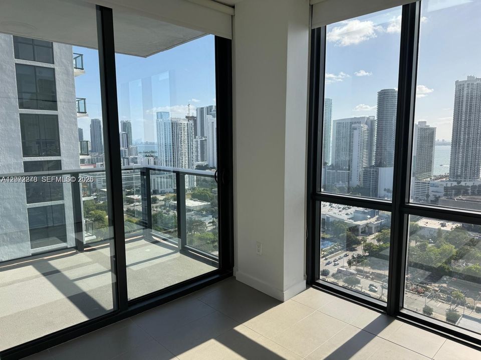 В аренду: $3,750 (2 спален, 2 ванн, 878 Квадратных фут)