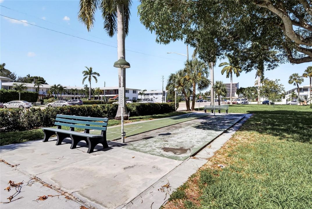 For Sale: $129,000 (1 beds, 1 baths, 400 Square Feet)