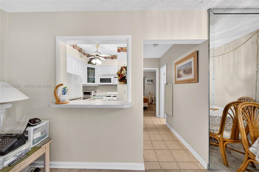 For Sale: $129,000 (1 beds, 1 baths, 400 Square Feet)