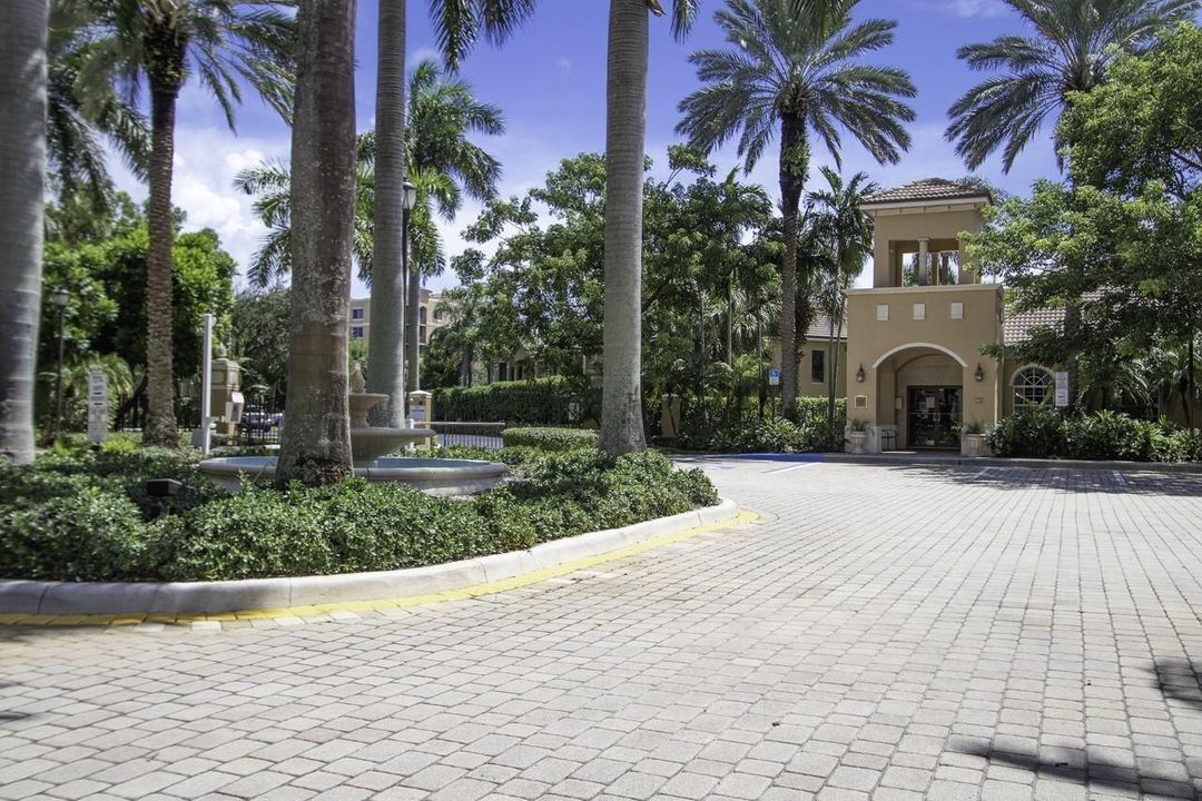 Mariners Cay main entrance