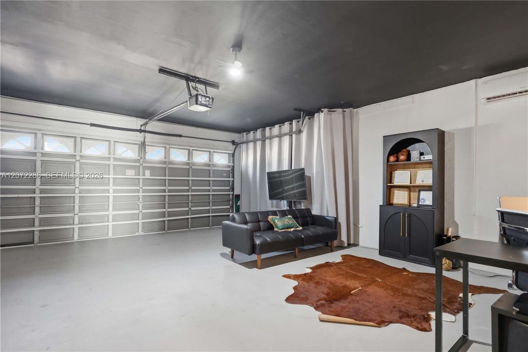 For Sale: $939,000 (4 beds, 2 baths, 2076 Square Feet)