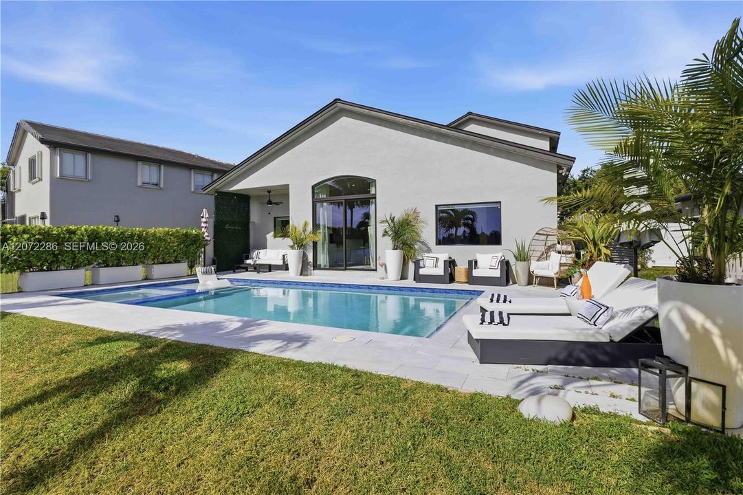 For Sale: $939,000 (4 beds, 2 baths, 2076 Square Feet)