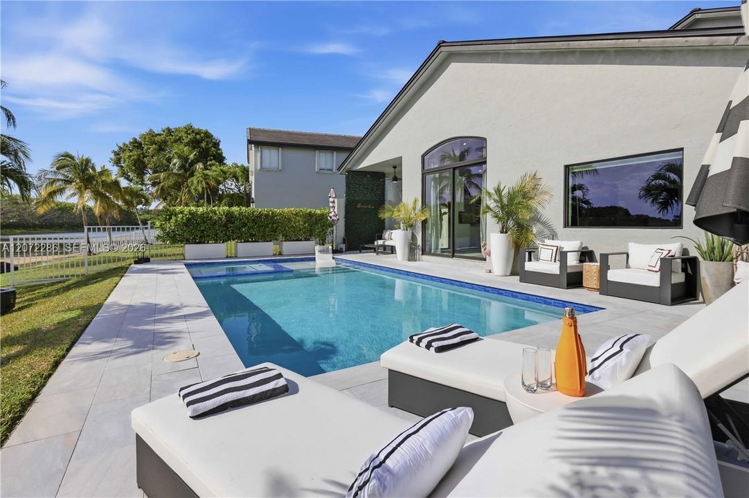 For Sale: $939,000 (4 beds, 2 baths, 2076 Square Feet)