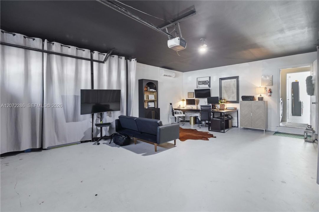 For Sale: $939,000 (4 beds, 2 baths, 2076 Square Feet)