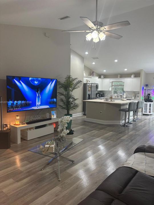 En Venta: $295,000 (3 camas, 2 baños, 0 Pies cuadrados)