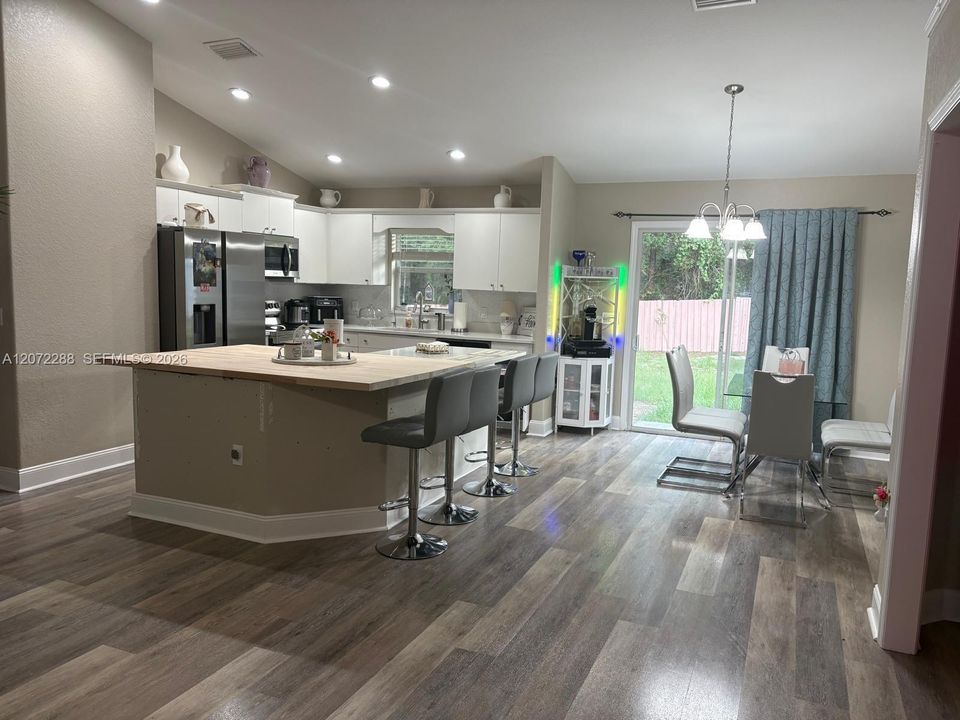 En Venta: $295,000 (3 camas, 2 baños, 0 Pies cuadrados)