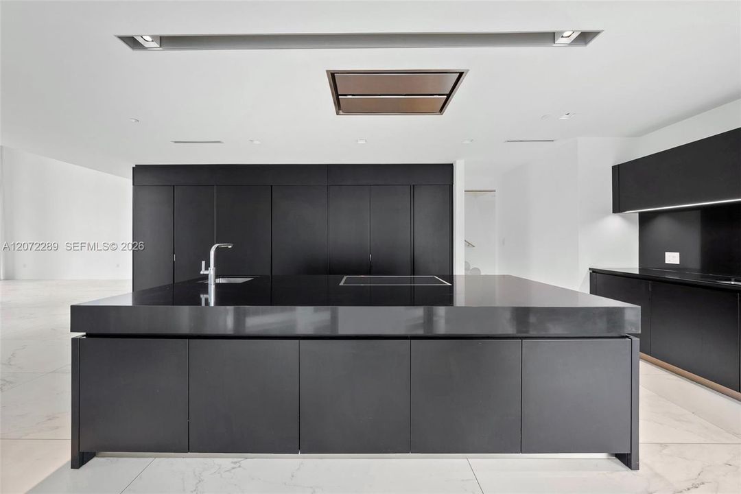 For Sale: $11,360,000 (6 beds, 6 baths, 8400 Square Feet)
