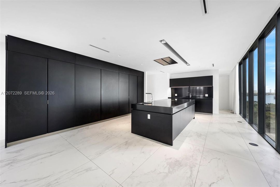 For Sale: $11,360,000 (6 beds, 6 baths, 8400 Square Feet)