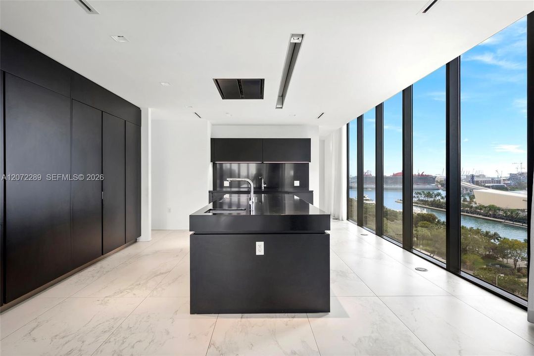 For Sale: $11,360,000 (6 beds, 6 baths, 8400 Square Feet)